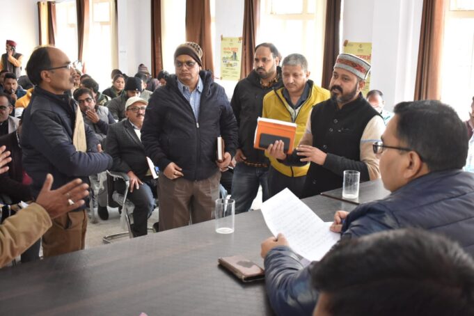 जनता दरबार मे हुई जन सुनवाई, 60 में से 30 का हुवा निवारण