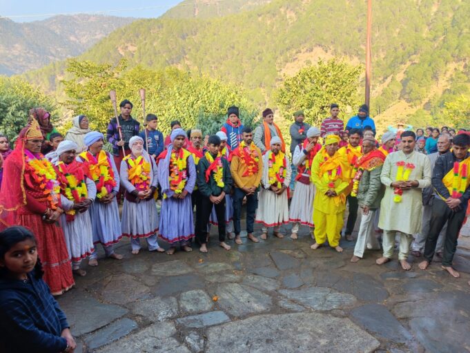 कुमेडा गांव में सुख समृद्धि के लिए पांडव नृत्य का किया गया आयोजन