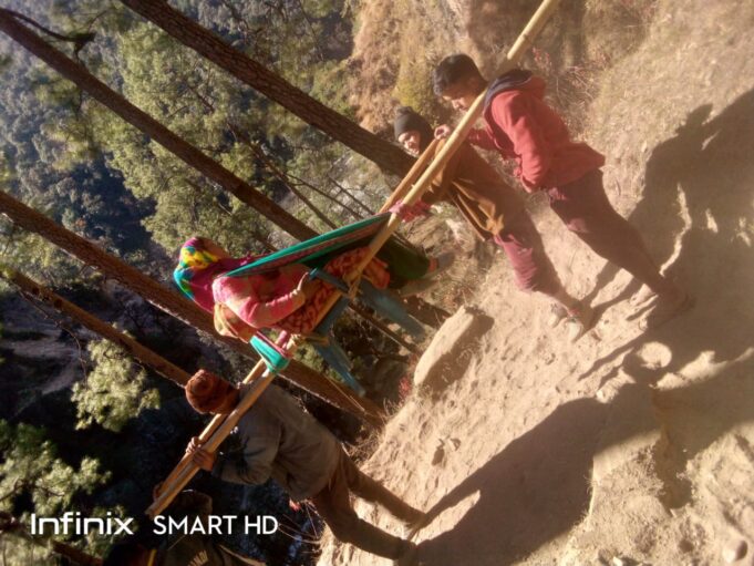 इस तरह के हालातों के समाधान के लिए सड़क की कर रहे मांग