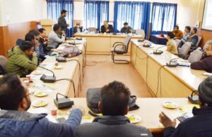 ग्राम उद्यमिता विकास को लेकर चिड़ियों की अध्यक्षता में हुई बैठक