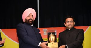 जिलाधिकारी चमोली हुए शुशासन के लिए सम्मानित,