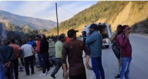 रुद्रप्रयाग गौरीकुण्ड राष्ट्रीय राजमार्ग बांसवाड़ा में स्कूटी दुर्घटनाग्रस्त