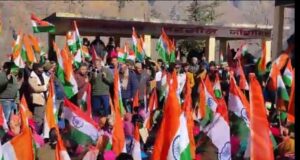 जोशीमठ में आपदा प्रभावितों ने निकाली तिरंगा रैली सरकार को आपदा पीड़ितों के लिए ठोस पुनर्वास कार्य करने की मांग की