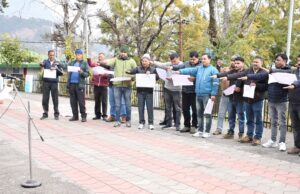 मतदाता दिवस पर अधिकारी कर्मचारियों ने ली शपथ