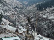 देवाल के वाण व घेस गांव में हुई बर्फबारी।
