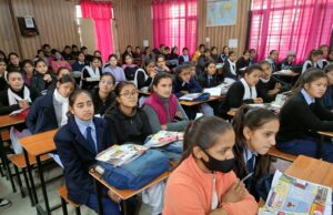 एनएसएस के स्वयंसेसियों को नशा एव साइबर अपराध के बारे में किया गया जागरूक