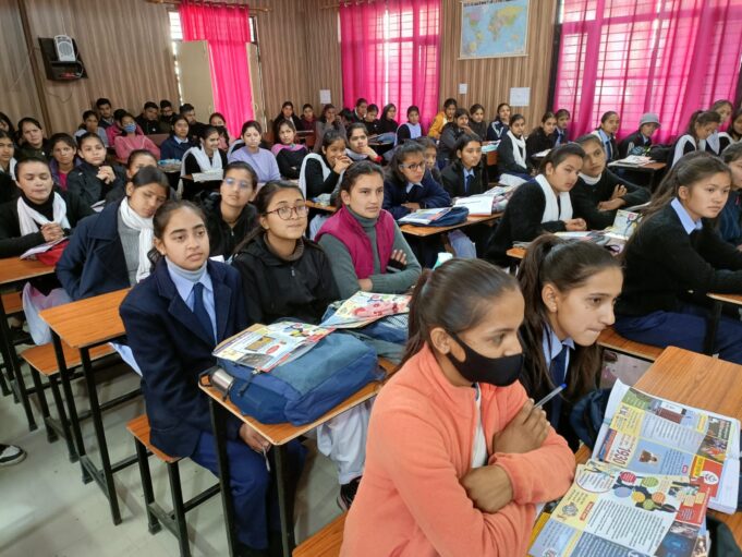 एनएसएस के स्वयंसेसियों को नशा एव साइबर अपराध के बारे में किया गया जागरूक