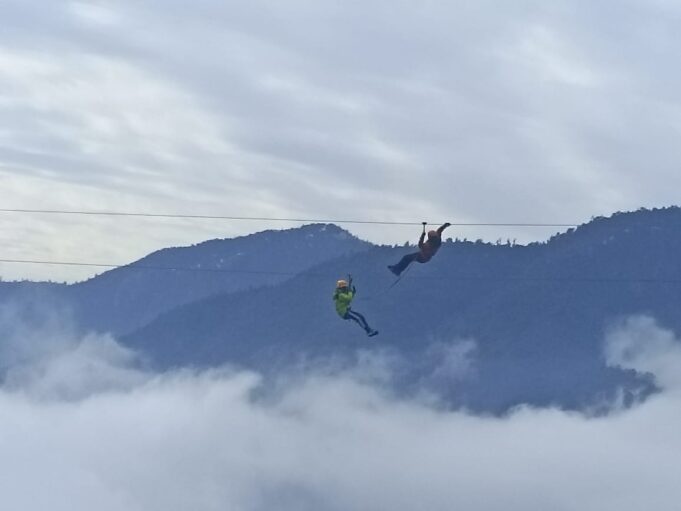 हवा में उड़ान भरेंगे पर्यटक!– साहसिक पर्यटन के लिए रोमांच से भरा है लोहाजंग में 800 मीटर जिपलाइन का सफर..