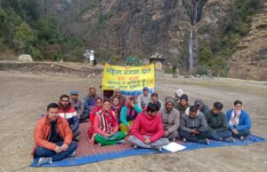 सड़क की मांग को लेकर शिष्टमंडल ne उपजिलाध्कारी से की मुलाकात