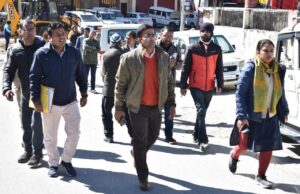 आपदा प्रभावितो के लिए हो रहे पीफेब्रीकेटड भवनों का डीएम ने किया निरीक्षण