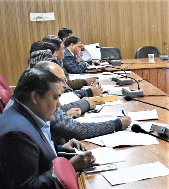 जलजीवन मिशन कार्यो की प्रगति को लेकर जिलाधिकारी ने ली समीक्षा बैठक