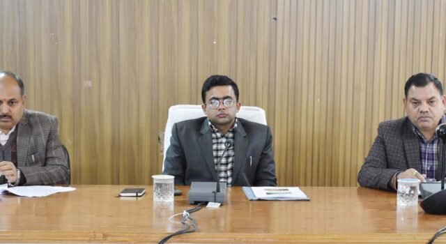 जिलाधिकारी ने वनाग्नि की घटनाओ की रोकथाम को लेकर ली बैठक