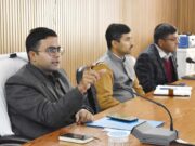 जिला अधिकारी ने ली गंगा समिति की बैठक