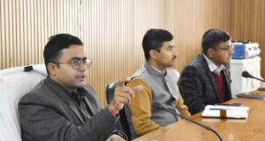 जिला अधिकारी ने ली गंगा समिति की बैठक