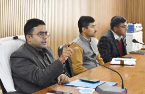 जिला अधिकारी ने ली गंगा समिति की बैठक