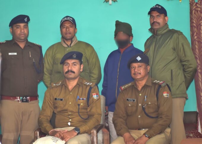 चरस की तस्करी के मंसूबे पर कर्णप्रयाग पुलिस ने फेरा पानी, लाखों की चरस के साथ एक आरोपी को धर दबोचा।