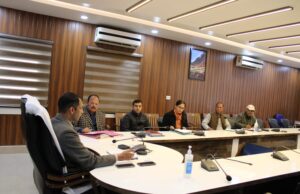 खतौनी अध्यतन कार्य समय पर पूरा करने के डीएम ने. दिए निर्देश