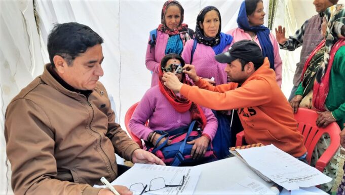 अस्पताल जनता के द्वार कार्यक्रम के तहत 421 लोगो. को किया गया लाभान्वित