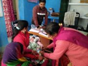 स्वास्थ्य विभाग के अधिकारियो ने टीकाकरण सत्र का किया औचक निरीक्षण