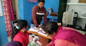 स्वास्थ्य विभाग के अधिकारियो ने टीकाकरण सत्र का किया औचक निरीक्षण