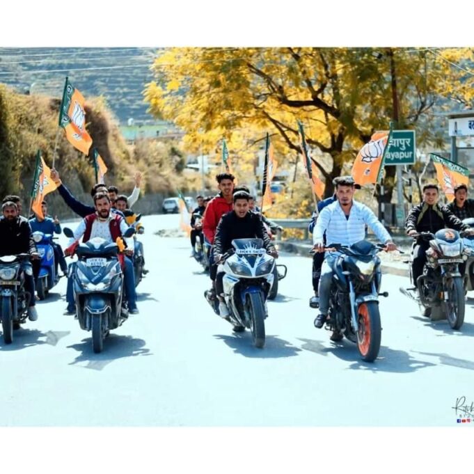 नकल विरोधी कानून के समर्थन में युवा मोर्चा ने किया आभार