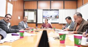 चिन्तन शिविर के सफल आयोजन हेतु केंद्रीय महिला सशक्तिकरण एवं बाल विकास मंत्री स्मृति ईरानी ने बाल विकास मंत्री रेखा आर्या को दी बधाई