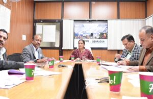 चिन्तन शिविर के सफल आयोजन हेतु केंद्रीय महिला सशक्तिकरण एवं बाल विकास मंत्री स्मृति ईरानी ने बाल विकास मंत्री रेखा आर्या को दी बधाई