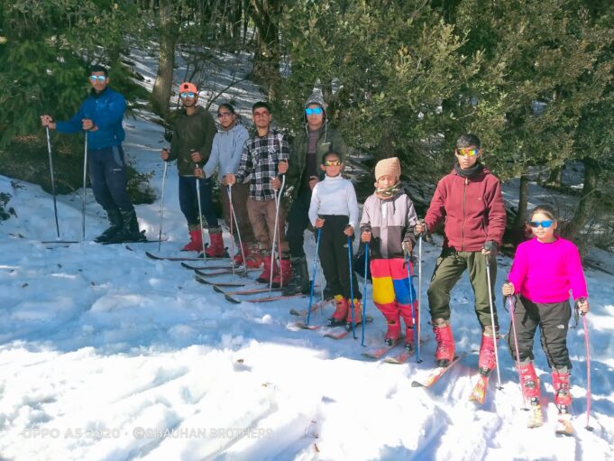 १४ दिवशीय बेसिक स्कीइंग कोर्स का औली में हुवा समापन