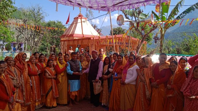 गोथल समिति ने चंडिका मन्दिर परिसर में किया पौध रोपण