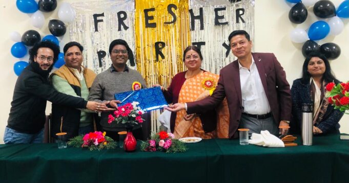 महाविद्यालय गोपेश्वर में फ्रेशर पार्टी का आयोजन, साधना बनी मिस फ्रेशर