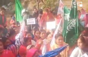 स्वस्थ ब्यवस्था को लेकर धरना क्र रहे लोगो ने स्वास्थ्य मंत्री के सामने व्यक्त किया आक्रोश