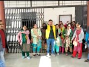 जिला स्तरीय अधिकारी की अनुपस्थिति पर जनप्रतिनिधियों ने जताया आक्रोश, बीडीसी बैठक का किया बहिष्कार