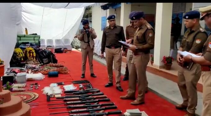 एसपी चमोली प्रवेन्द्र डोभाल ने कर्णप्रयाग थाना कोतवाली का किया निरीक्षण