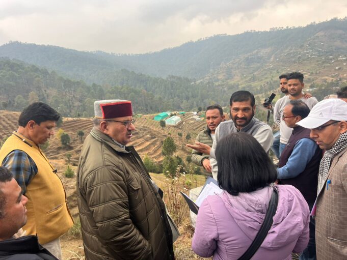 *कृषि मंत्री गणेश जोशी ने किया औषधीय एवं संगध पादप संस्थान, महलचोरी का स्थलीय निरीक्षण।