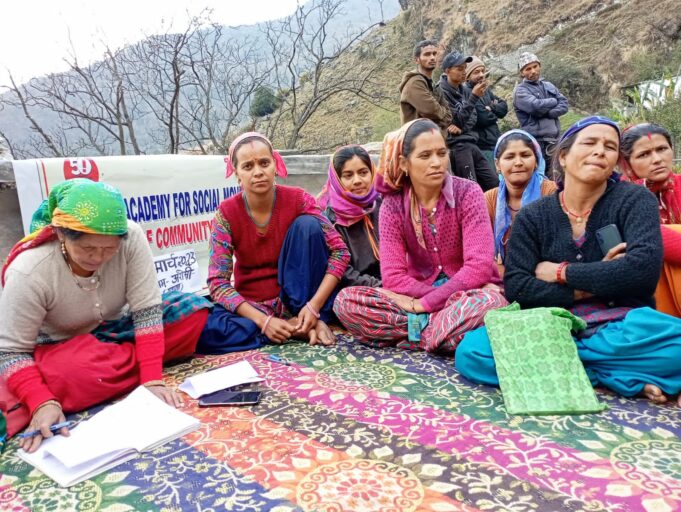 अरोसी ग्वाणा की महिलाओं ने कहा खेती को बचाने के लिए बंदरों का नियंत्रण आवश्यक है