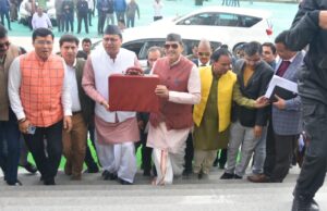 ➡️उत्तराखंड राज्य के विकास के लिए सरकार ने पेश किया 76592.54 करोड़ का बजट।
