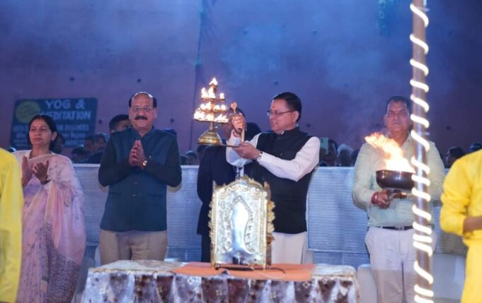 मुख्यमंत्री ने अंतराष्ट्रीय योग महोत्सव में किया प्रतिभाग