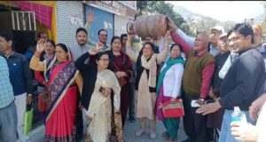 गैस सिलेंडर की कीमतों में बढ़ोतरी का कांग्रेस ने किया विरोध