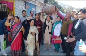 गैस सिलेंडर की कीमतों में बढ़ोतरी का कांग्रेस ने किया विरोध