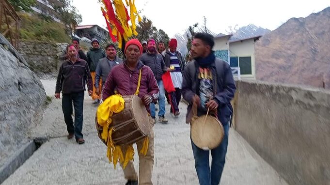 जोशीमठ में होलिका दहन की तैयारी