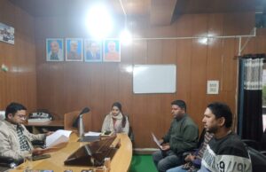 जिला पंचायत उपाद्यक्ष के खिलाप अविश्वास को लेकर जिलाधिकारी से की मुलाकात