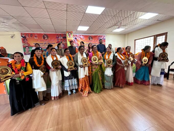 समाज के विभिन्न क्षेत्रों में उत्कृष्ट कार्य करने वाली 11 महिलाऐं हुयीं स्व, सुषमा स्वराज अवार्ड से सम्मानित ।