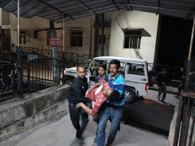 वाहन दुर्घटना में 2 घायल