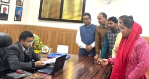 उपाद्यक्ष जिलापंचायत सदस्य के खिलाप अविश्वास प्रस्ताव पर किसने किये सदस्यों जाली हस्ताक्षर