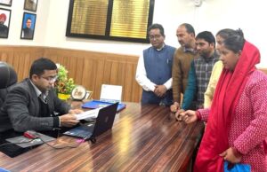 उपाद्यक्ष जिलापंचायत सदस्य के खिलाप अविश्वास प्रस्ताव पर किसने किये सदस्यों जाली हस्ताक्षर