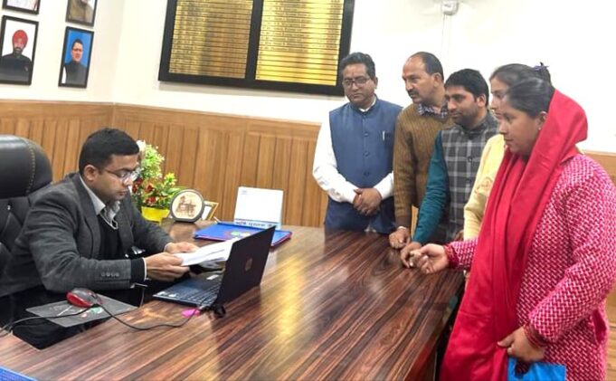 उपाद्यक्ष जिलापंचायत सदस्य के खिलाप अविश्वास प्रस्ताव पर किसने किये सदस्यों जाली हस्ताक्षर