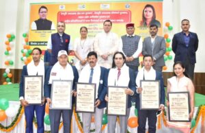 मुख्यमंत्री पुष्कर सिंह धामी और खेल मंत्री रेखा आर्या ने किया खेल रत्न,द्रोणाचार्य और लाइफटाइम अचीवमेंट पुरस्कार से खिलाड़ियो और प्रशिक्षकों को सम्मानित