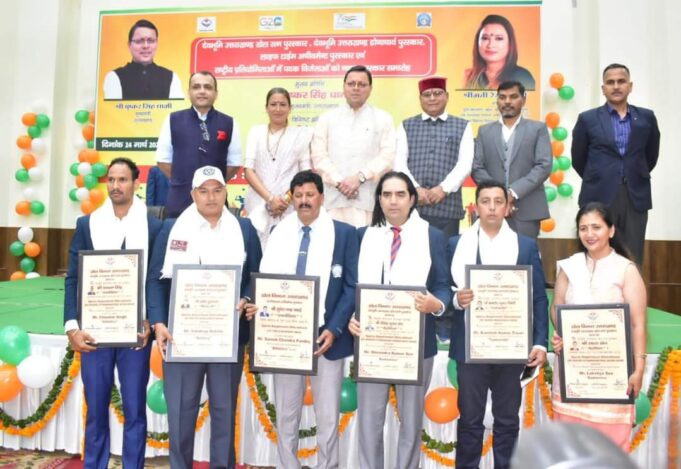 मुख्यमंत्री पुष्कर सिंह धामी और खेल मंत्री रेखा आर्या ने किया खेल रत्न,द्रोणाचार्य और लाइफटाइम अचीवमेंट पुरस्कार से खिलाड़ियो और प्रशिक्षकों को सम्मानित