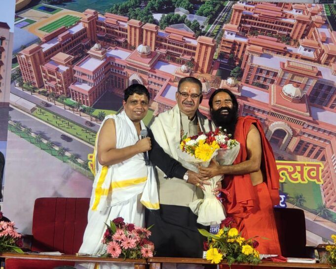 उत्तराखण्ड राज्य ग्रामीण आजीविका मिशन और पतंजलि दिव्य योग मंदिर ट्रस्ट के मध्य एमओयू पर हुए हस्ताक्षर।