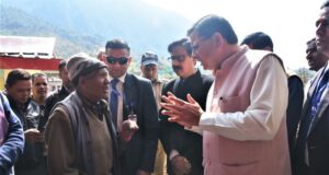 मुख्य मंत्री ने सामुदायिक स्वास्थ्य केंद्र गैरसेंण का किया औचक निरीक्षण